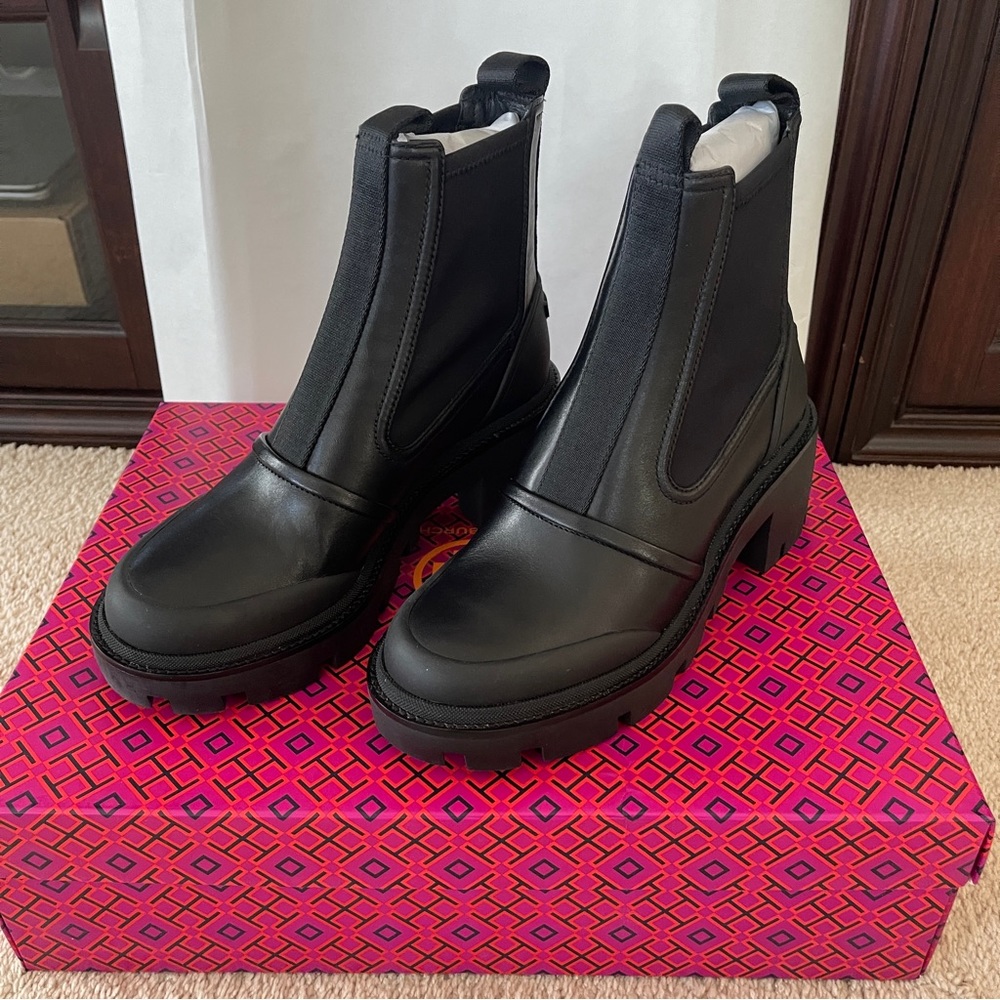 TORY BURCH CHELSEA LUG-SOLE HEELED ANKLE BOOT